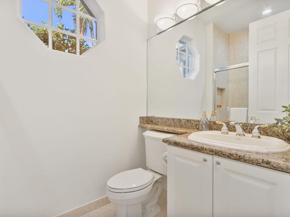 合同活跃: $749,000 (4 贝兹, 2 浴室, 2815 平方英尺)