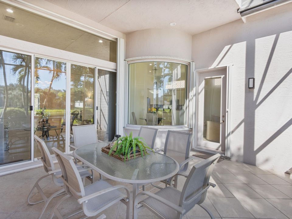 合同活跃: $749,000 (4 贝兹, 2 浴室, 2815 平方英尺)