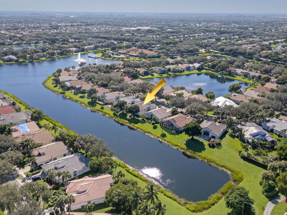 合同活跃: $749,000 (4 贝兹, 2 浴室, 2815 平方英尺)