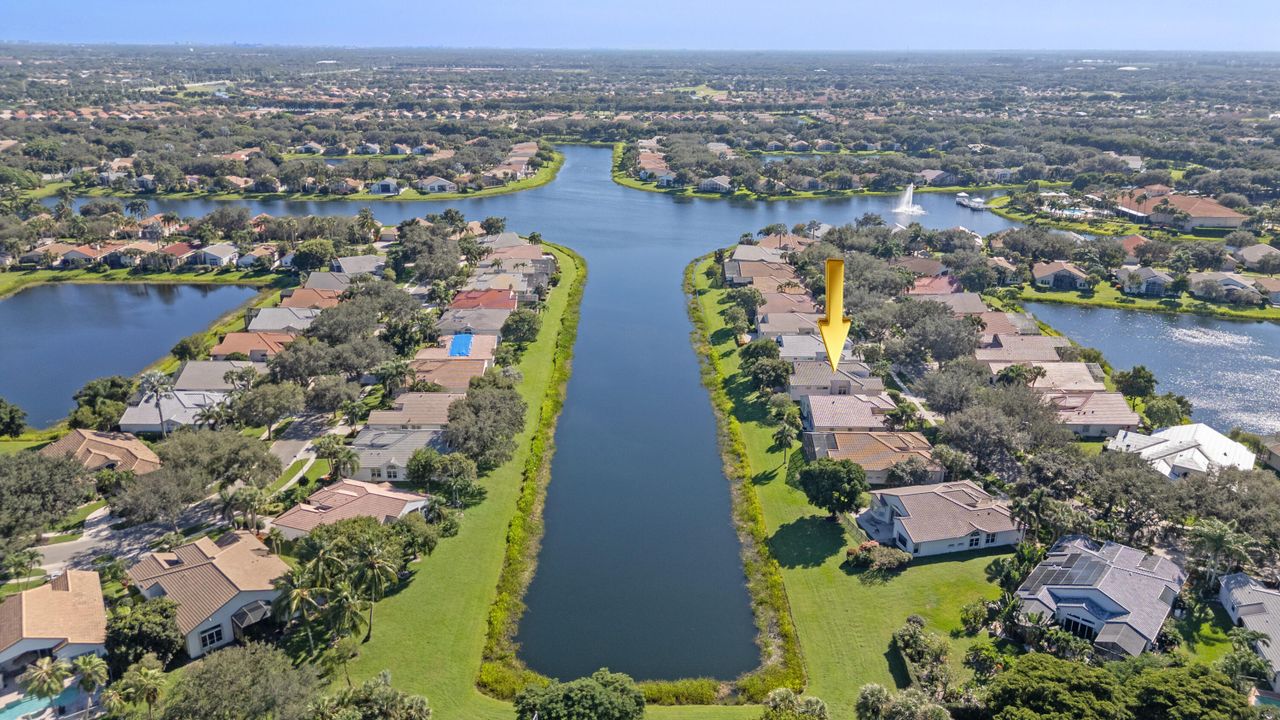 合同活跃: $749,000 (4 贝兹, 2 浴室, 2815 平方英尺)