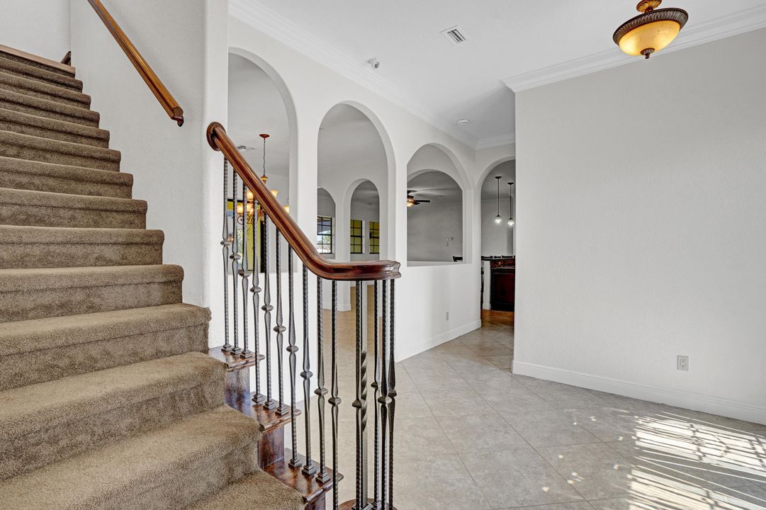 For Sale: $775,000 (6 beds, 3 baths, 4189 Square Feet)