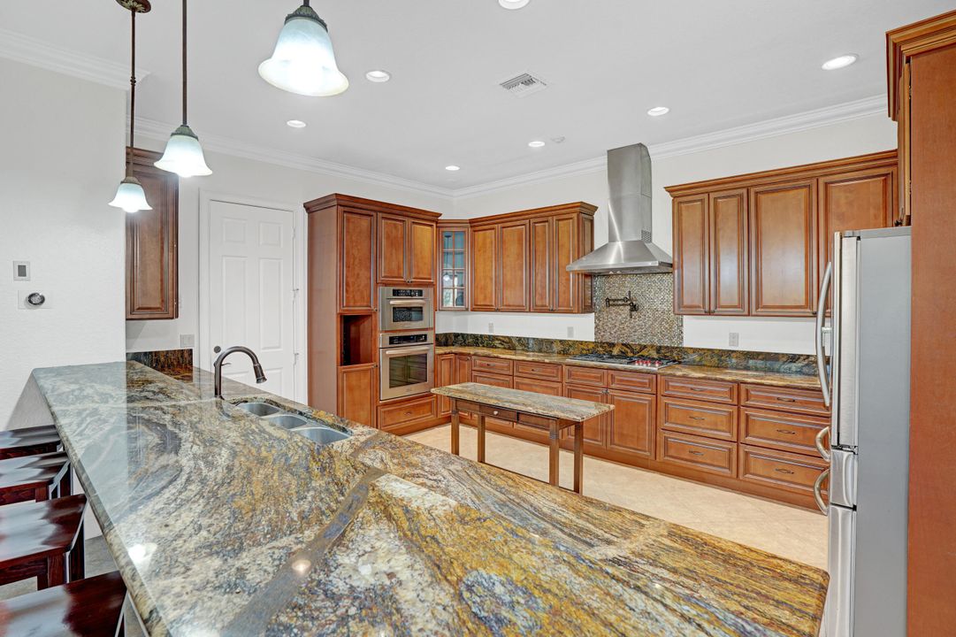 For Sale: $775,000 (6 beds, 3 baths, 4189 Square Feet)