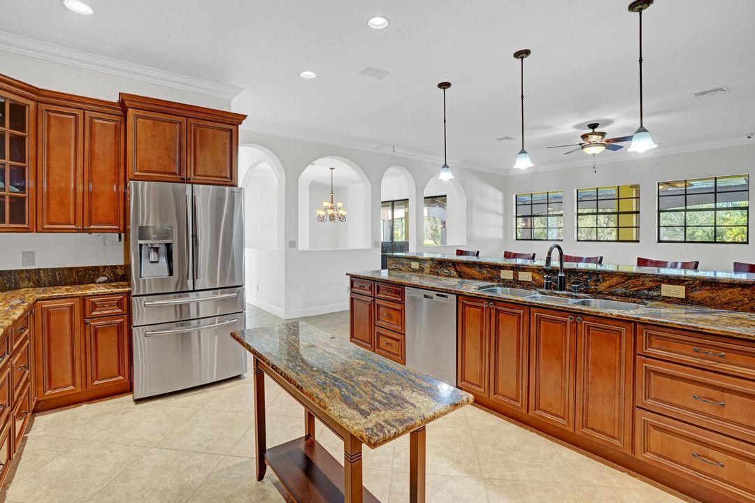 For Sale: $775,000 (6 beds, 3 baths, 4189 Square Feet)