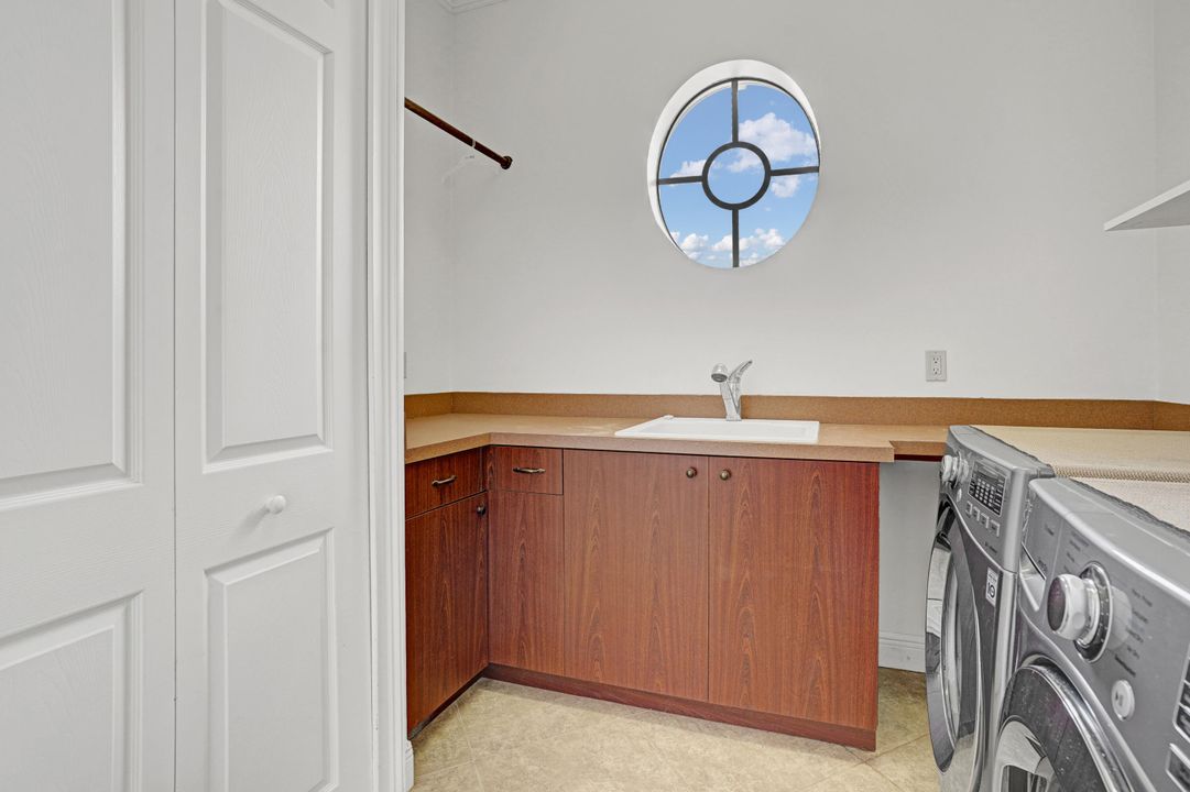 For Sale: $775,000 (6 beds, 3 baths, 4189 Square Feet)