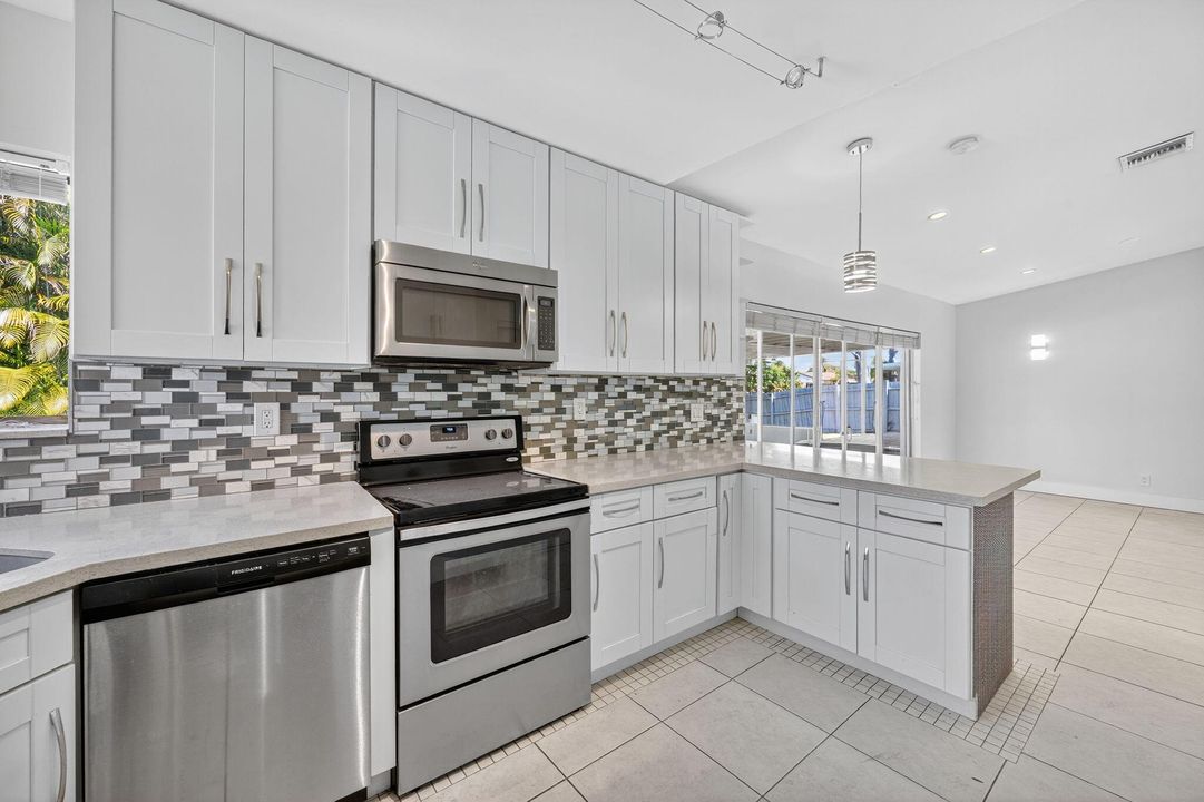 Active With Contract: $533,000 (4 beds, 2 baths, 1490 Square Feet)