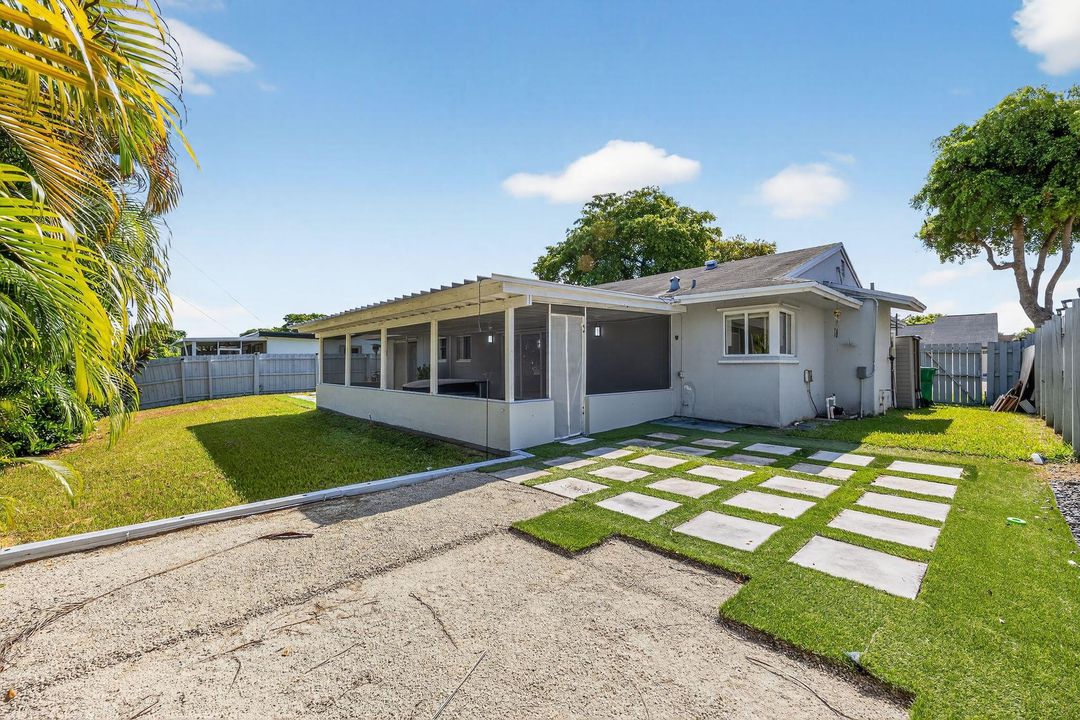 Active With Contract: $533,000 (4 beds, 2 baths, 1490 Square Feet)