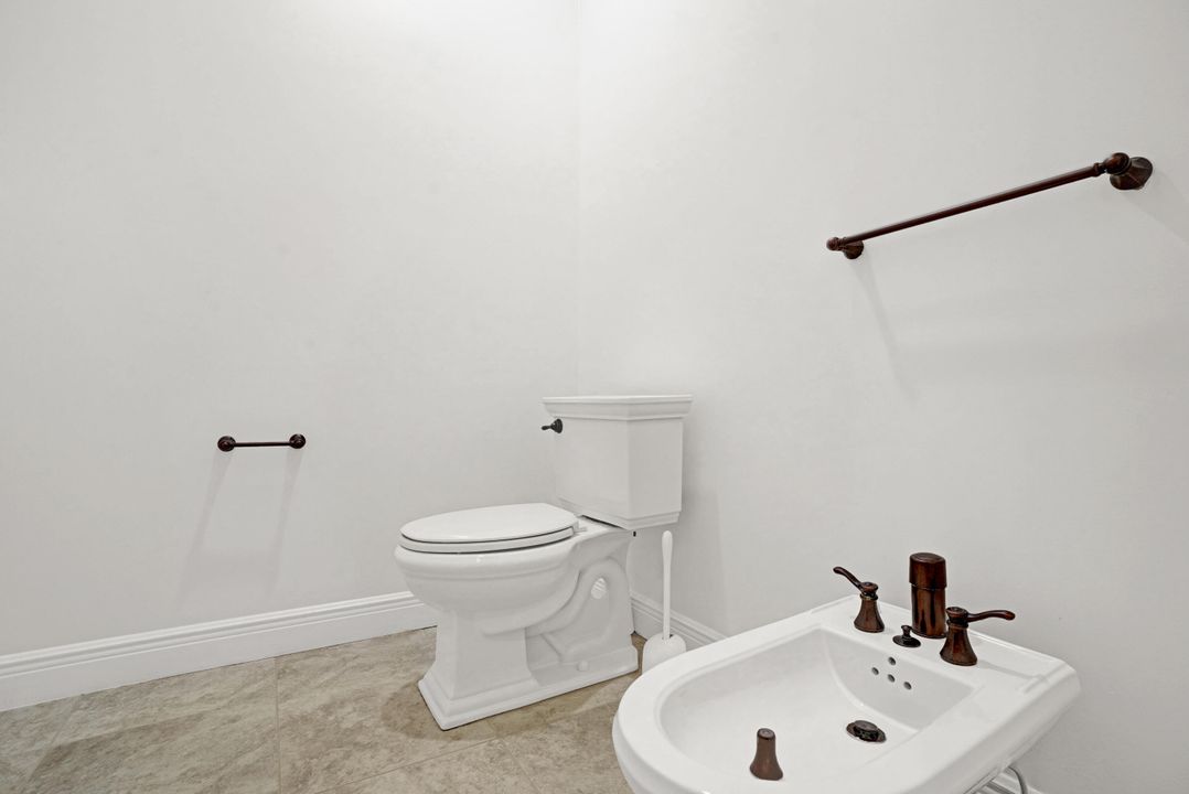 For Sale: $775,000 (6 beds, 3 baths, 4189 Square Feet)