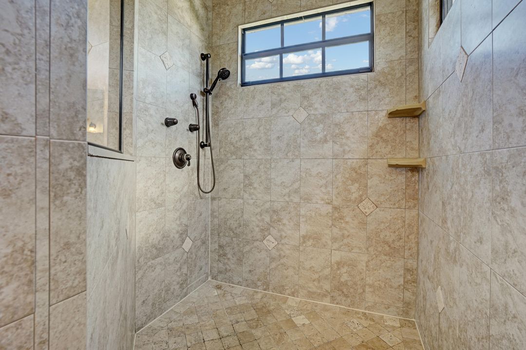 For Sale: $775,000 (6 beds, 3 baths, 4189 Square Feet)