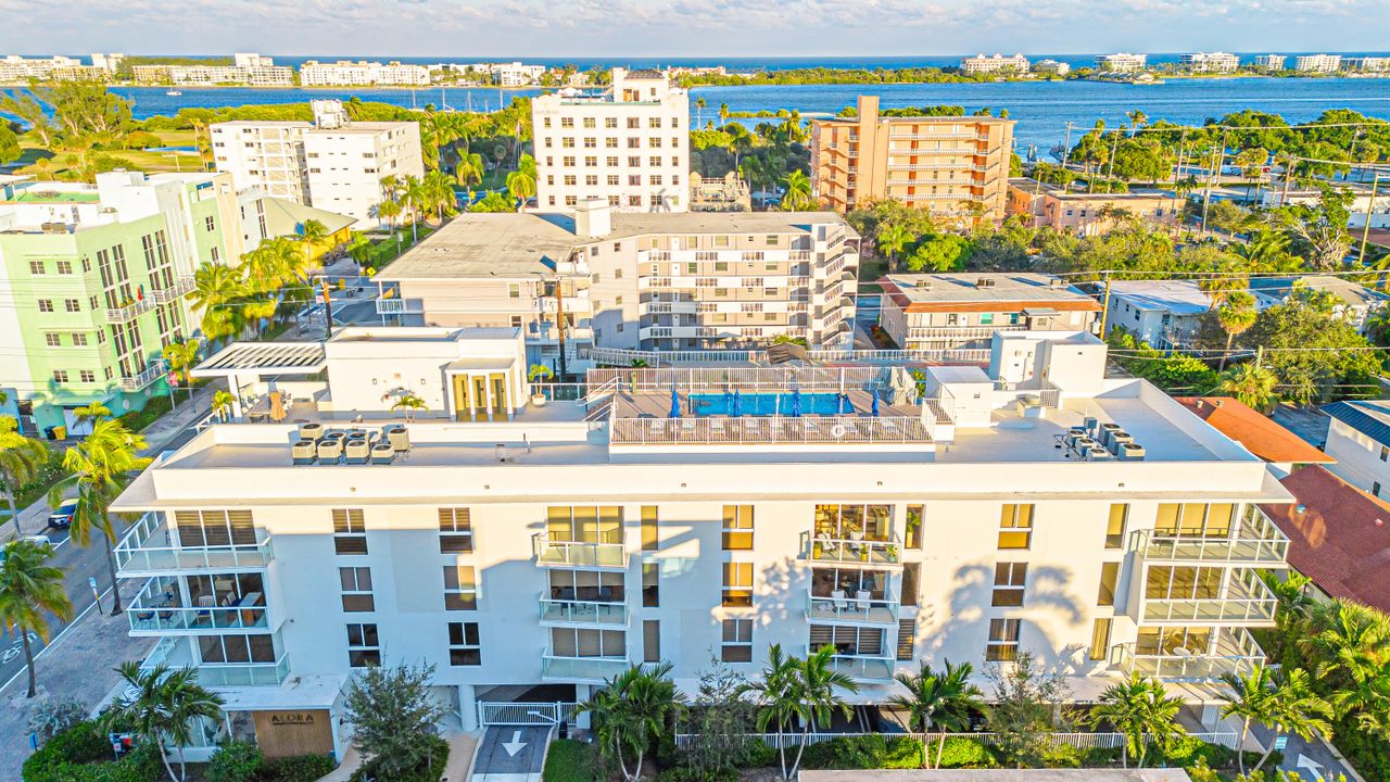 Active With Contract: $3,500 (2 beds, 2 baths, 1683 Square Feet)