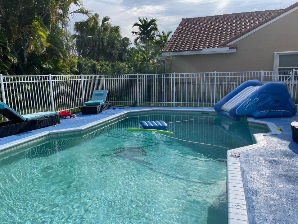 待售: $925,000 (5 贝兹, 2 浴室, 3030 平方英尺)