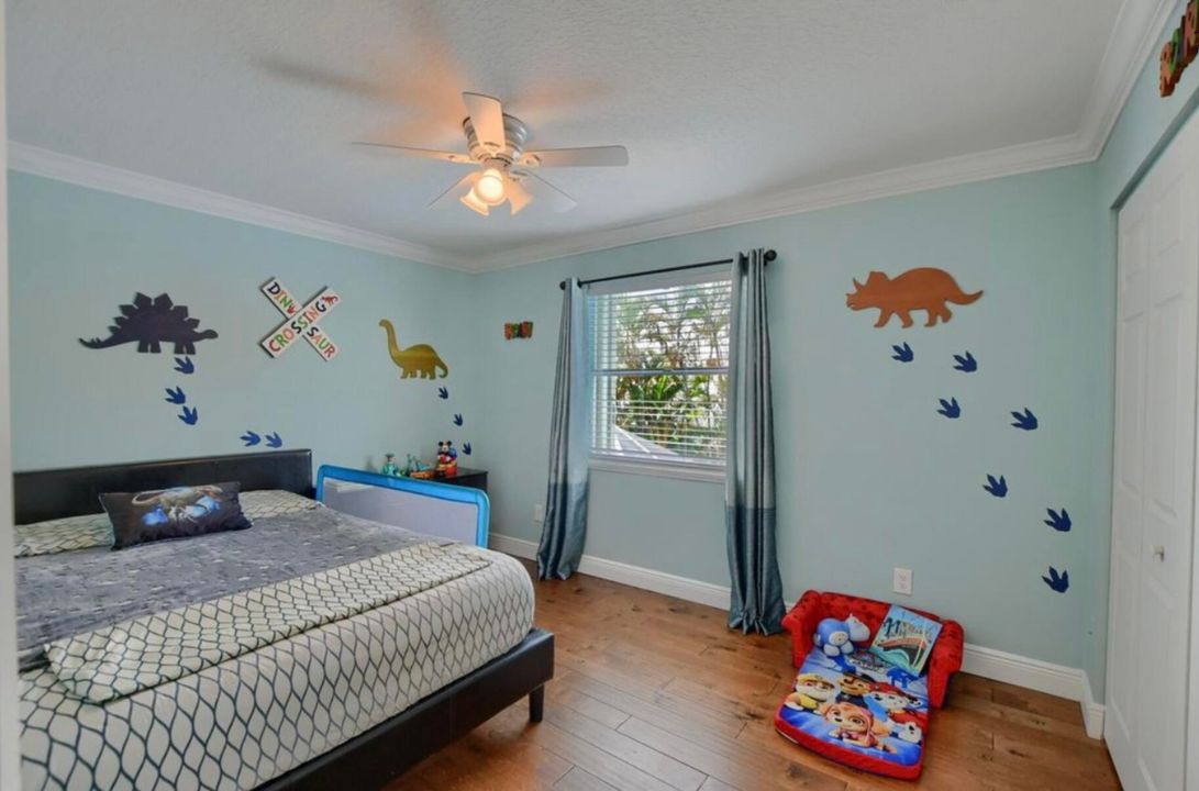 待售: $925,000 (5 贝兹, 2 浴室, 3030 平方英尺)