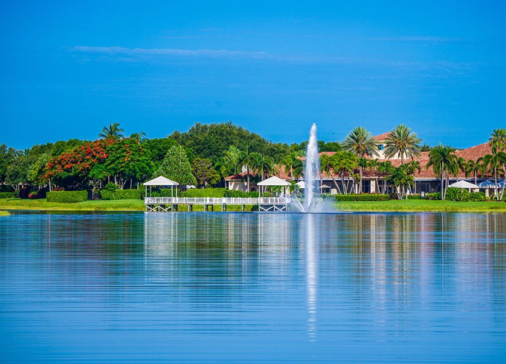 合同活跃: $749,000 (4 贝兹, 2 浴室, 2815 平方英尺)