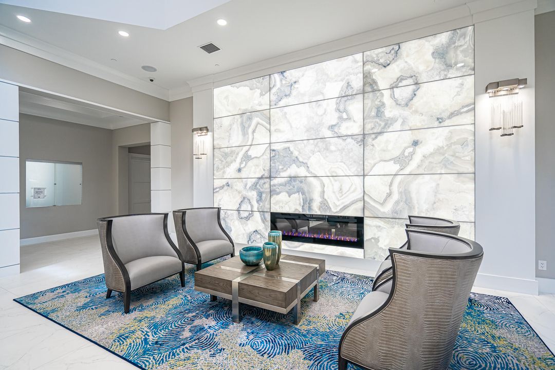 合同活跃: $749,000 (4 贝兹, 2 浴室, 2815 平方英尺)