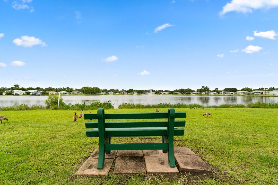 На продажу: $245,000 (2 спален, 2 ванн, 1040 Квадратных фут)