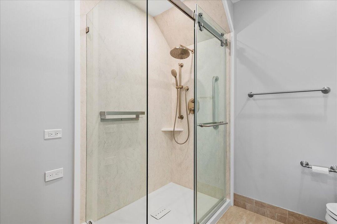 待售: $315,000 (2 贝兹, 2 浴室, 1162 平方英尺)