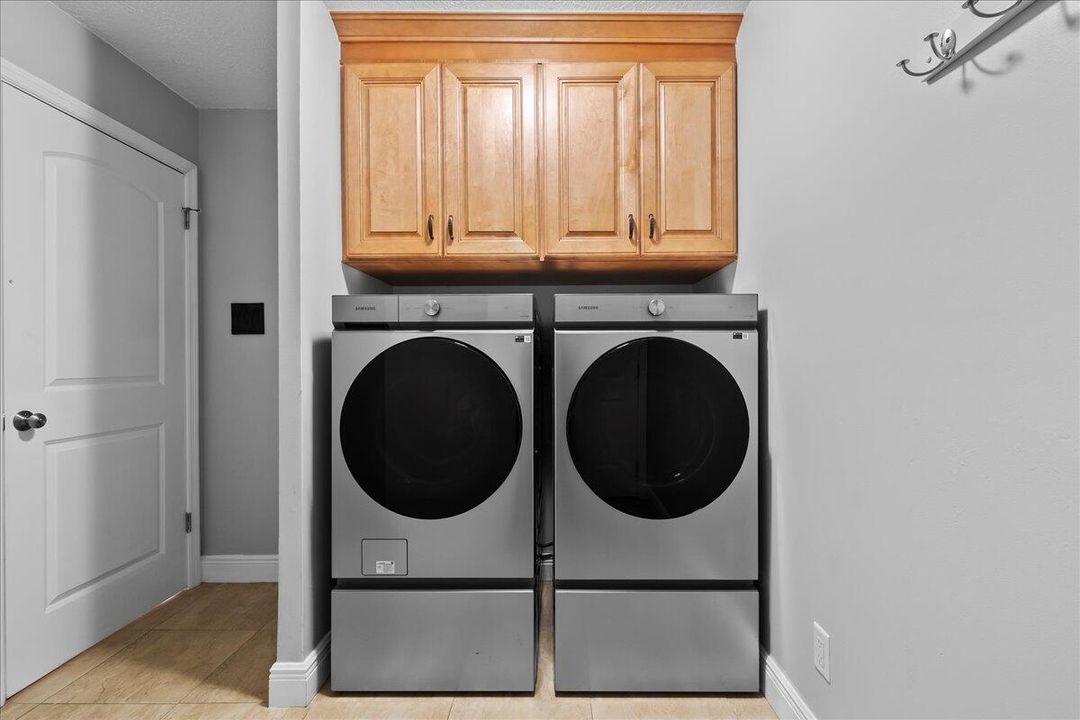 待售: $315,000 (2 贝兹, 2 浴室, 1162 平方英尺)