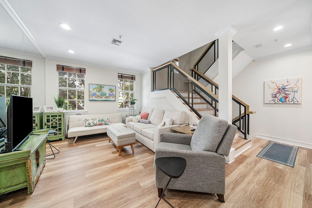 待售: $719,900 (2 贝兹, 2 浴室, 1404 平方英尺)