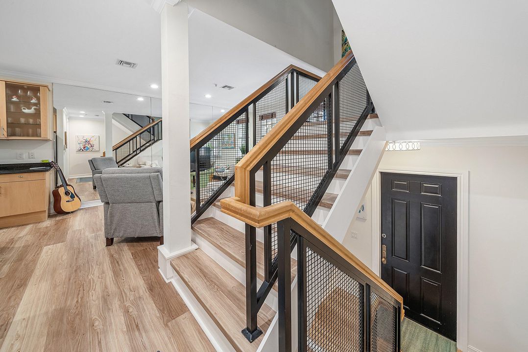 待售: $719,900 (2 贝兹, 2 浴室, 1404 平方英尺)