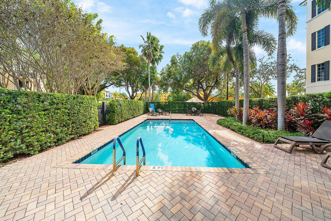 待售: $719,900 (2 贝兹, 2 浴室, 1404 平方英尺)