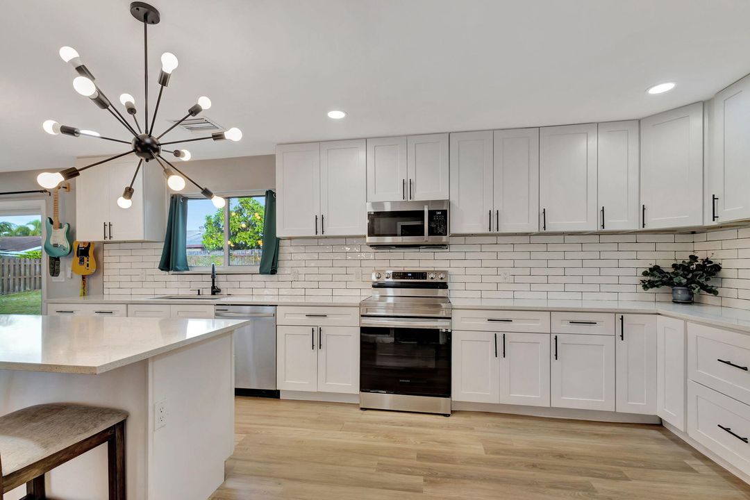 For Sale: $489,500 (4 beds, 2 baths, 1395 Square Feet)