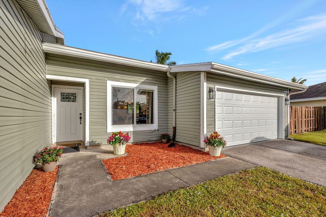 For Sale: $489,500 (4 beds, 2 baths, 1395 Square Feet)