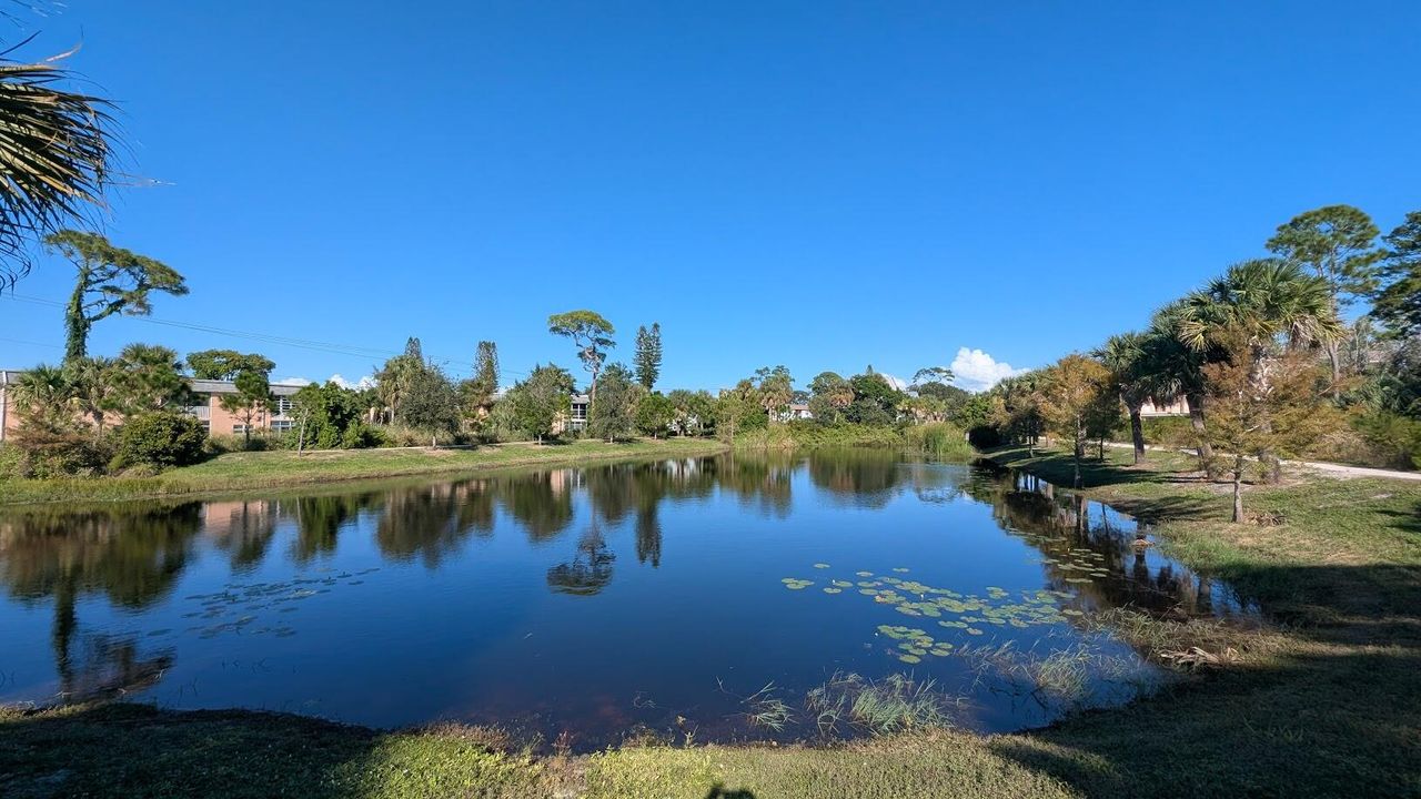 На продажу: $159,800 (2 спален, 2 ванн, 1044 Квадратных фут)