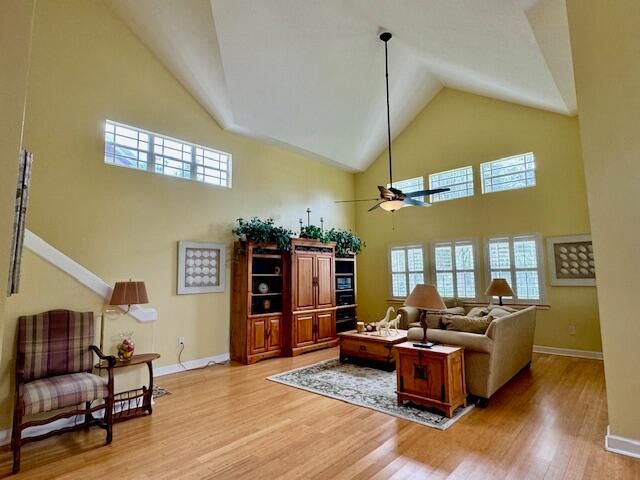 For Rent: $2,300 (2 beds, 2 baths, 1156 Square Feet)