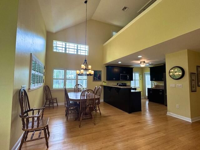 For Rent: $2,300 (2 beds, 2 baths, 1156 Square Feet)