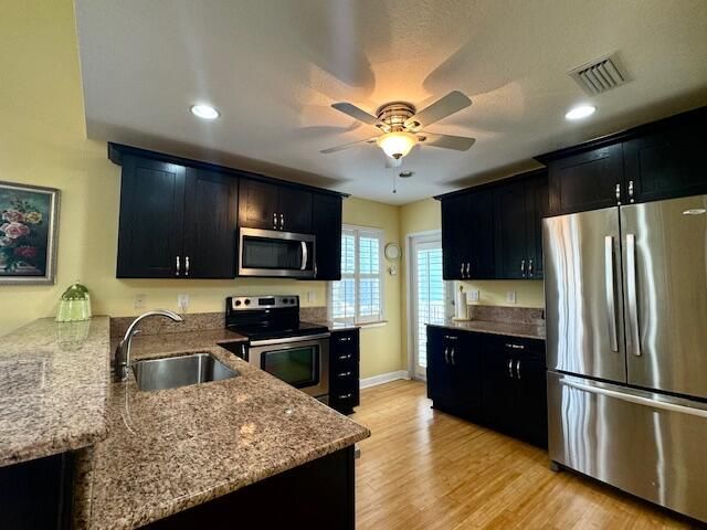 For Rent: $2,300 (2 beds, 2 baths, 1156 Square Feet)