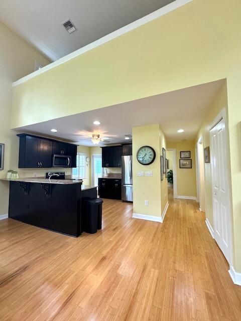For Rent: $2,300 (2 beds, 2 baths, 1156 Square Feet)