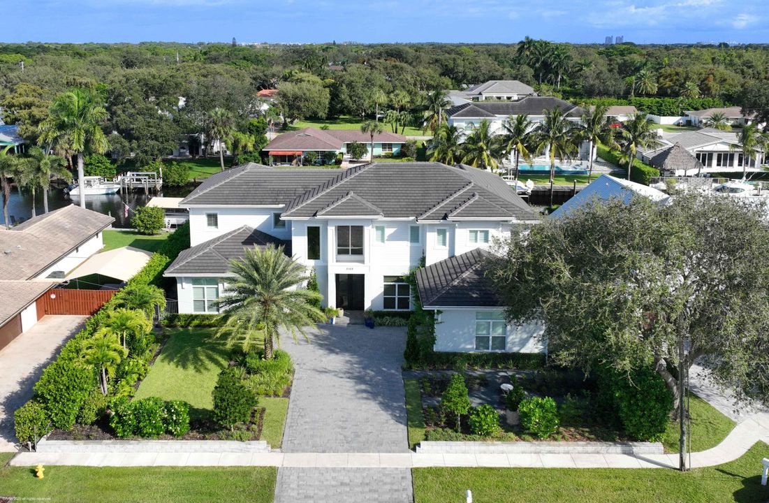 For Sale: $6,899,000 (5 beds, 5 baths, 5764 Square Feet)