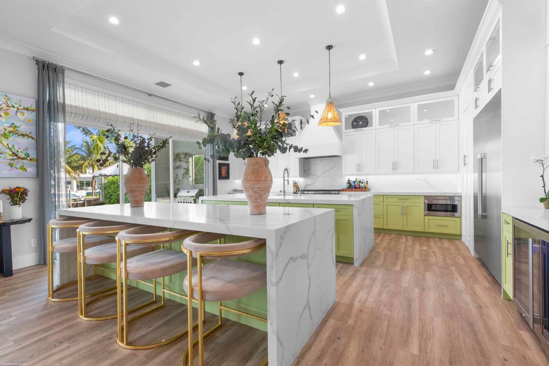 For Sale: $6,899,000 (5 beds, 5 baths, 5764 Square Feet)