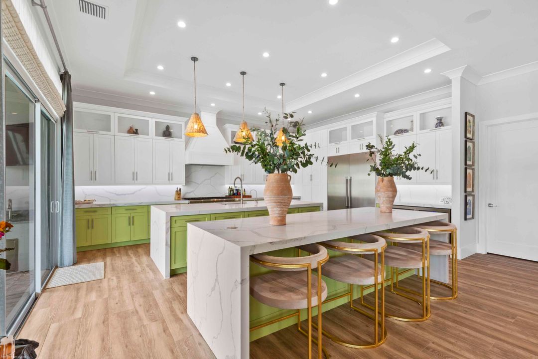 For Sale: $6,899,000 (5 beds, 5 baths, 5764 Square Feet)