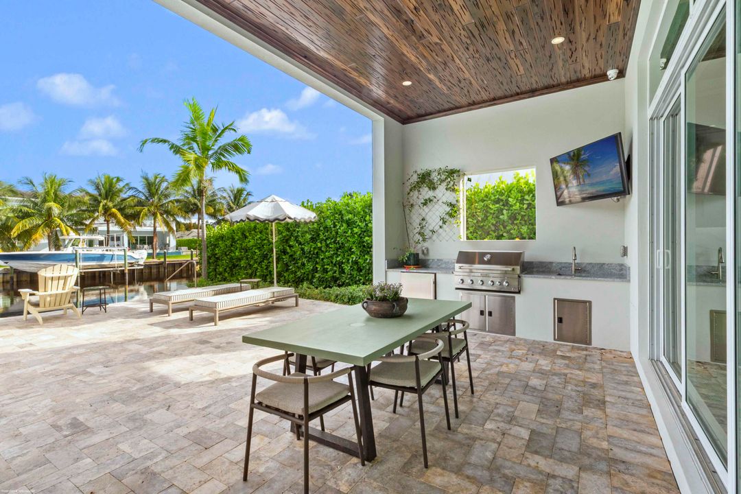 For Sale: $6,899,000 (5 beds, 5 baths, 5764 Square Feet)