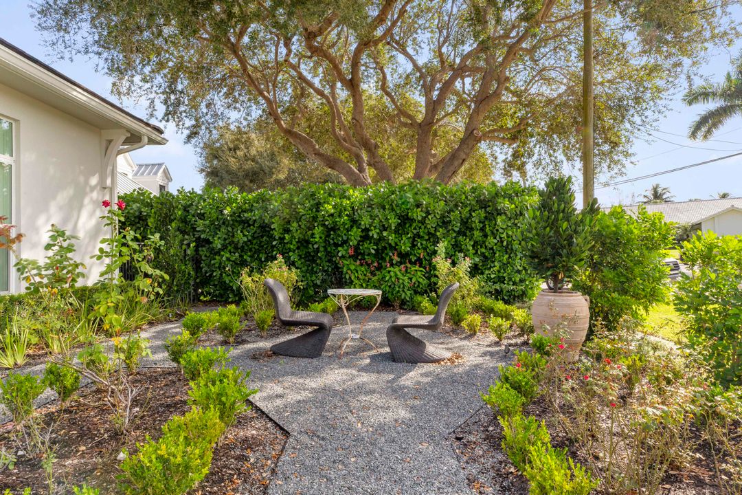 For Sale: $6,899,000 (5 beds, 5 baths, 5764 Square Feet)