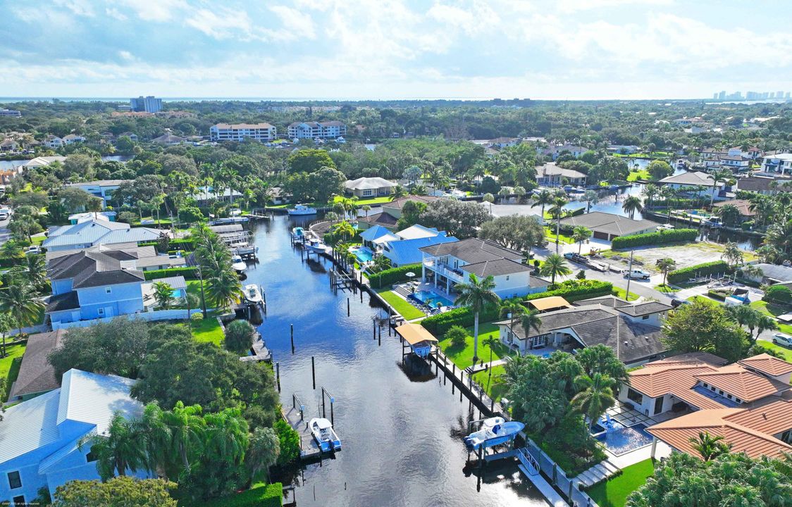 For Sale: $6,899,000 (5 beds, 5 baths, 5764 Square Feet)