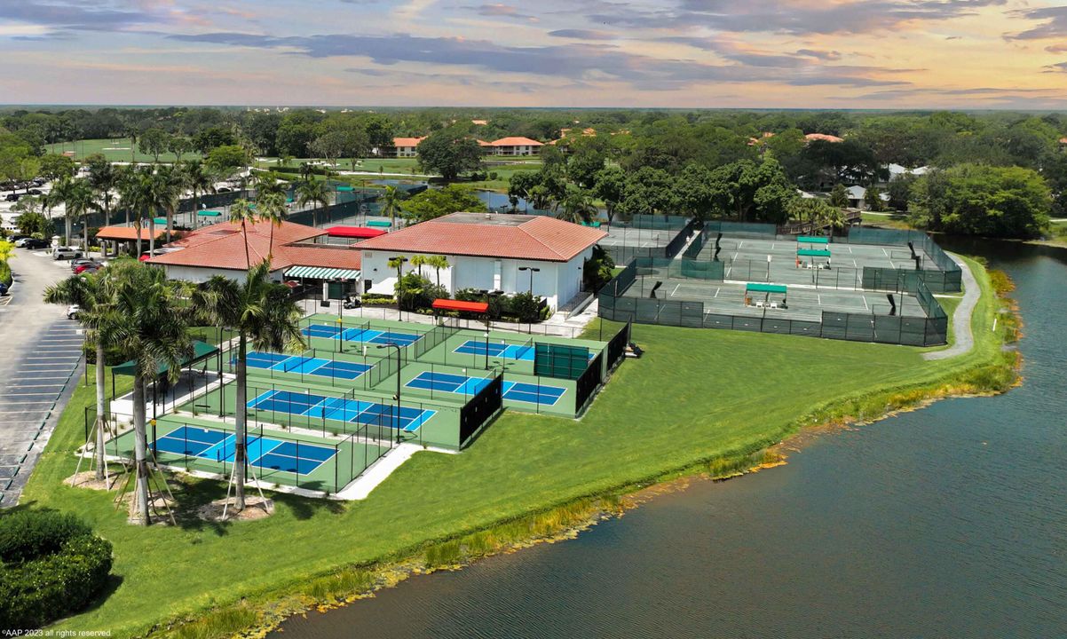 For Sale: $6,899,000 (5 beds, 5 baths, 5764 Square Feet)