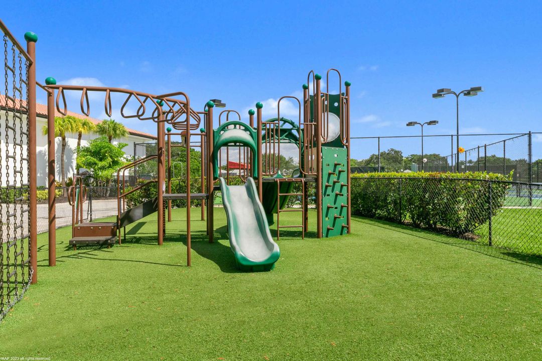 For Sale: $6,899,000 (5 beds, 5 baths, 5764 Square Feet)