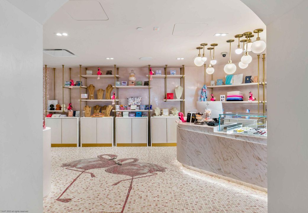 For Sale: $6,899,000 (5 beds, 5 baths, 5764 Square Feet)