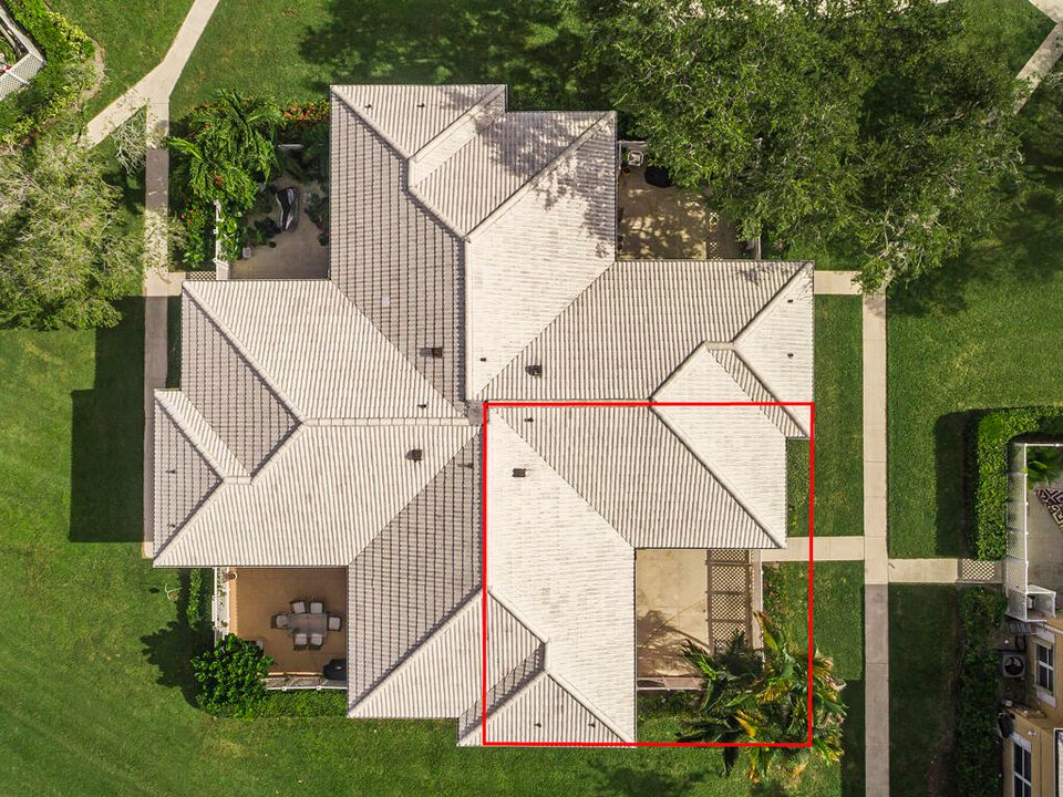 For Sale: $299,900 (2 beds, 2 baths, 1350 Square Feet)