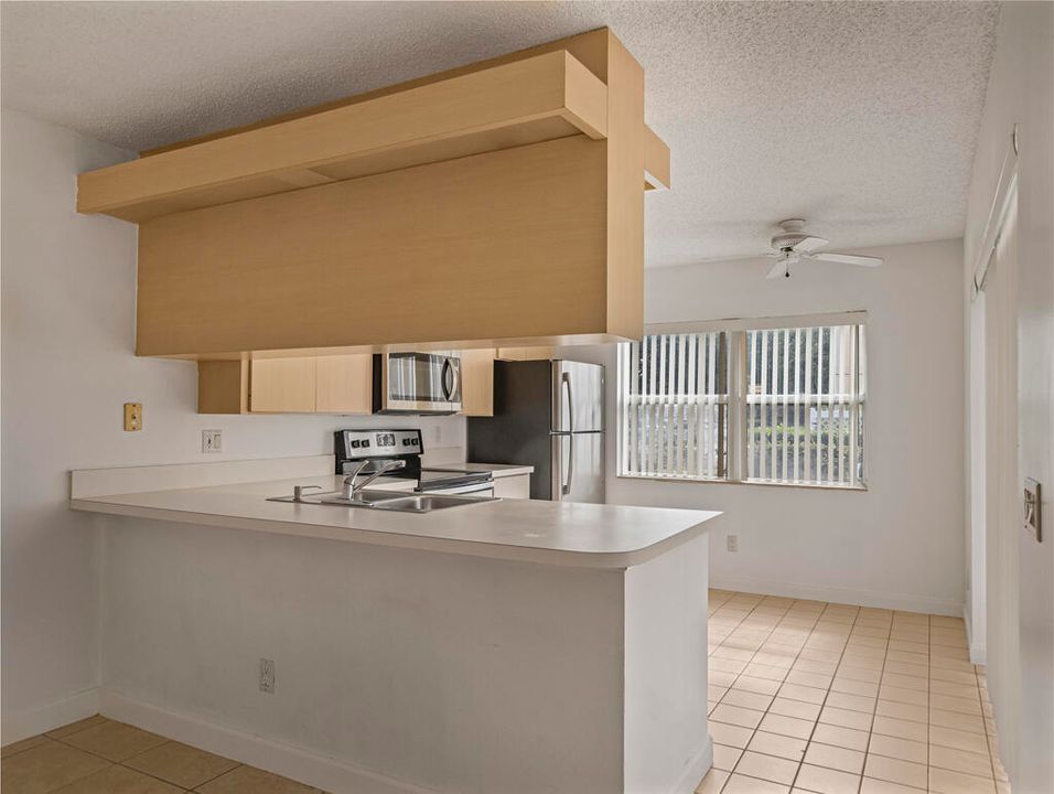 For Sale: $299,900 (2 beds, 2 baths, 1350 Square Feet)