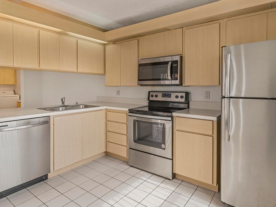 For Sale: $299,900 (2 beds, 2 baths, 1350 Square Feet)