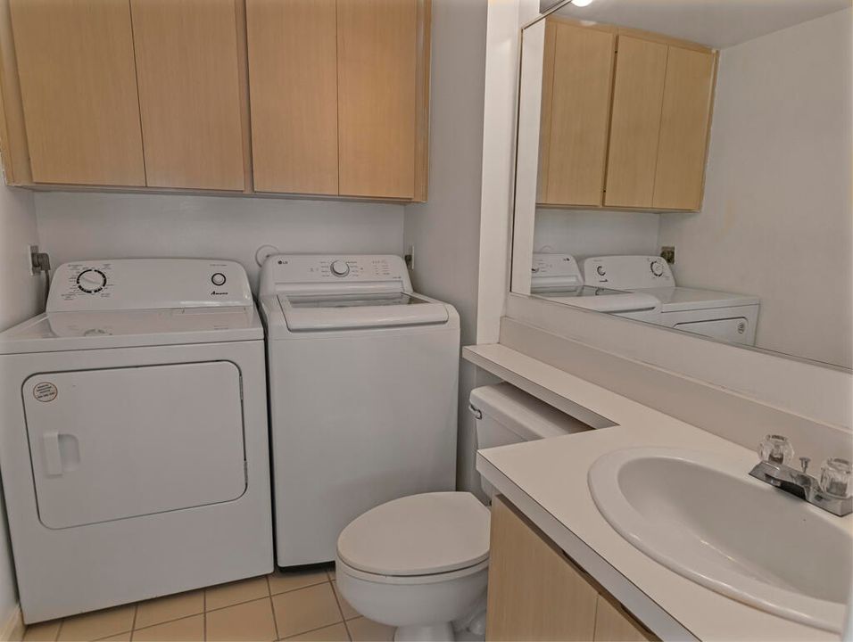 For Sale: $299,900 (2 beds, 2 baths, 1350 Square Feet)