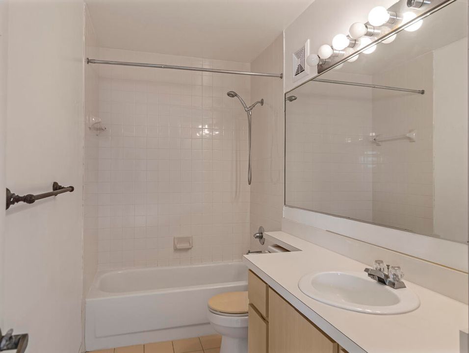 For Sale: $299,900 (2 beds, 2 baths, 1350 Square Feet)