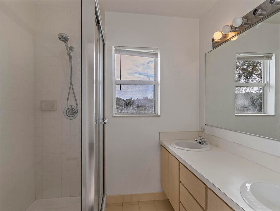 For Sale: $299,900 (2 beds, 2 baths, 1350 Square Feet)