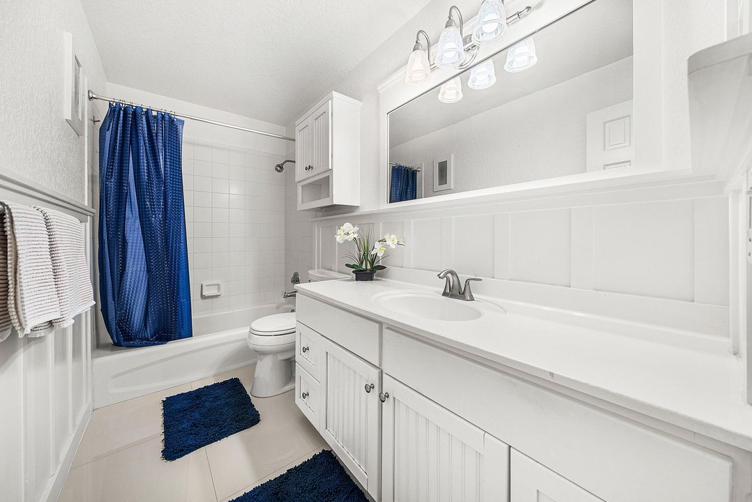 Под контрактом: $850,000 (2 спален, 2 ванн, 1400 Квадратных фут)