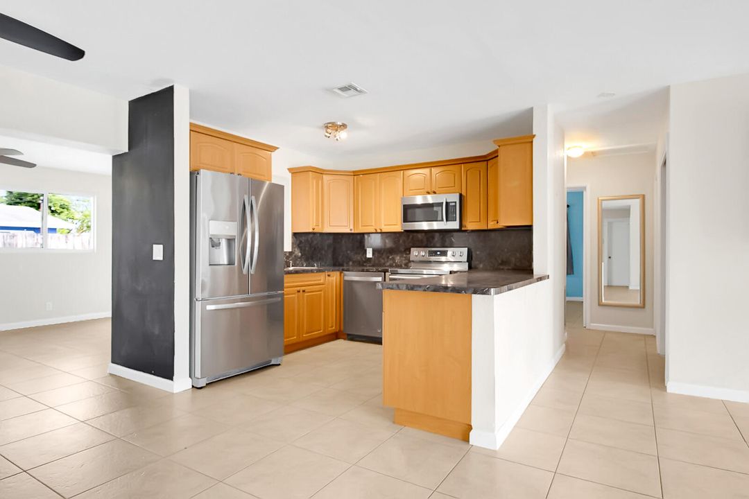 For Sale: $499,000 (2 beds, 2 baths, 1399 Square Feet)