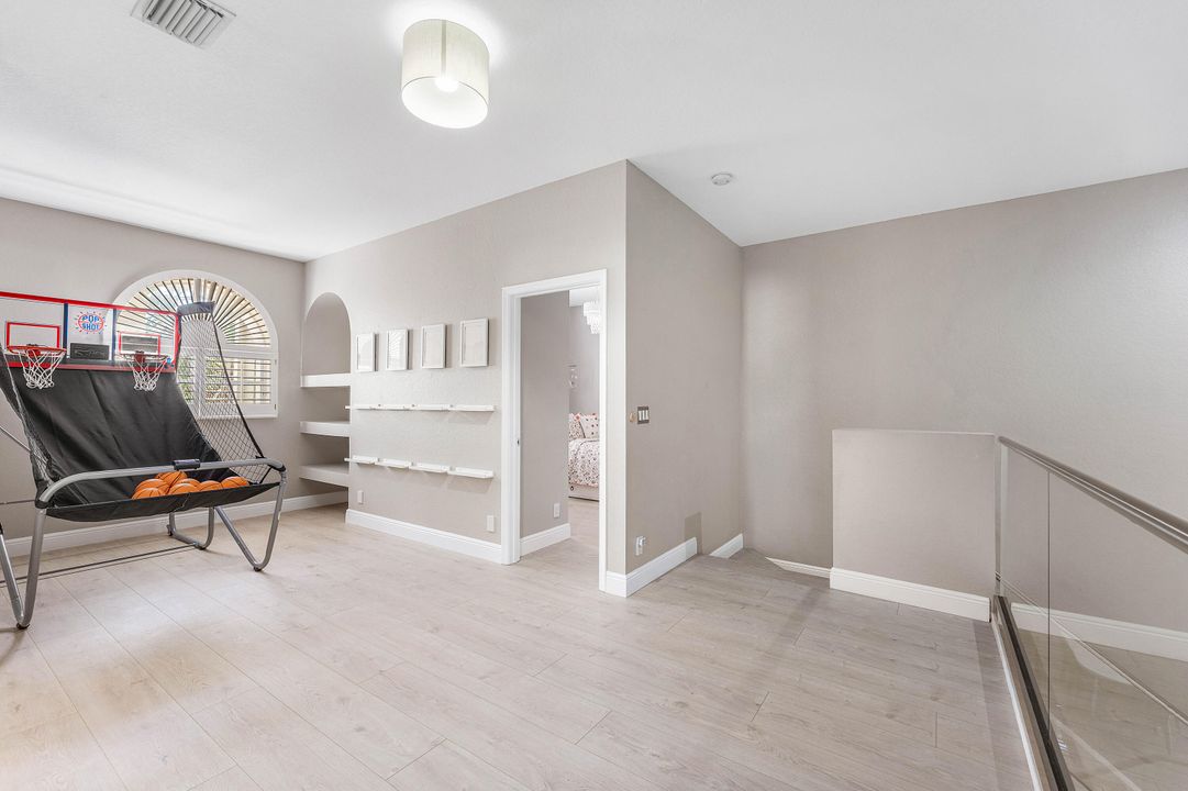 待售: $949,000 (5 贝兹, 4 浴室, 2817 平方英尺)