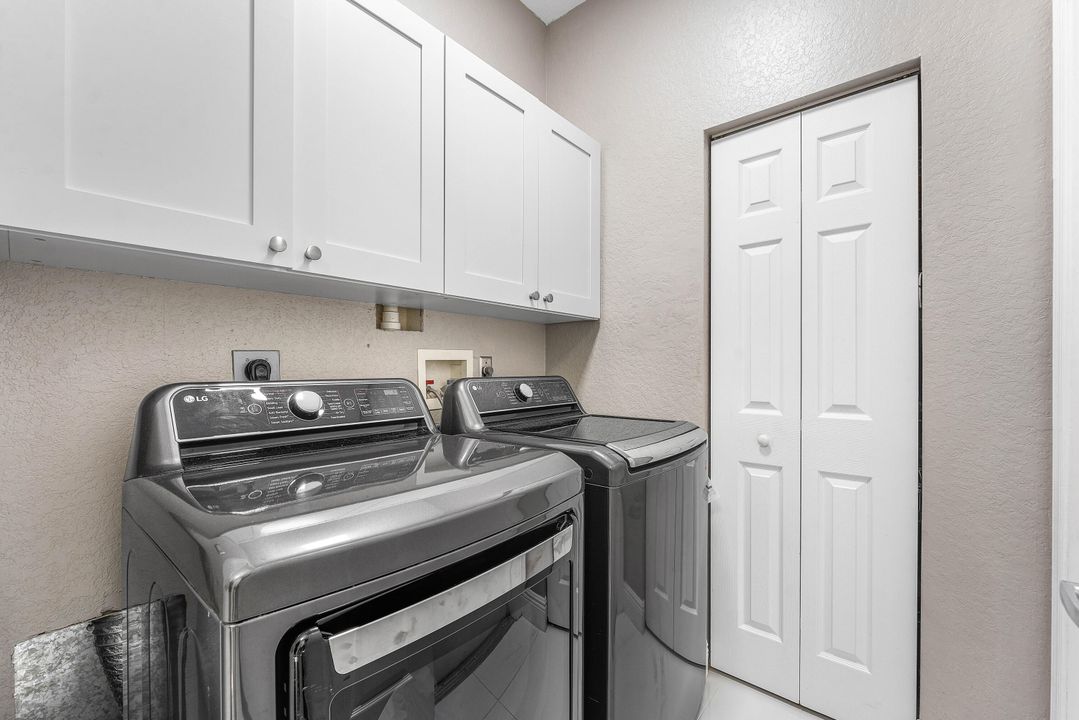 待售: $949,000 (5 贝兹, 4 浴室, 2817 平方英尺)