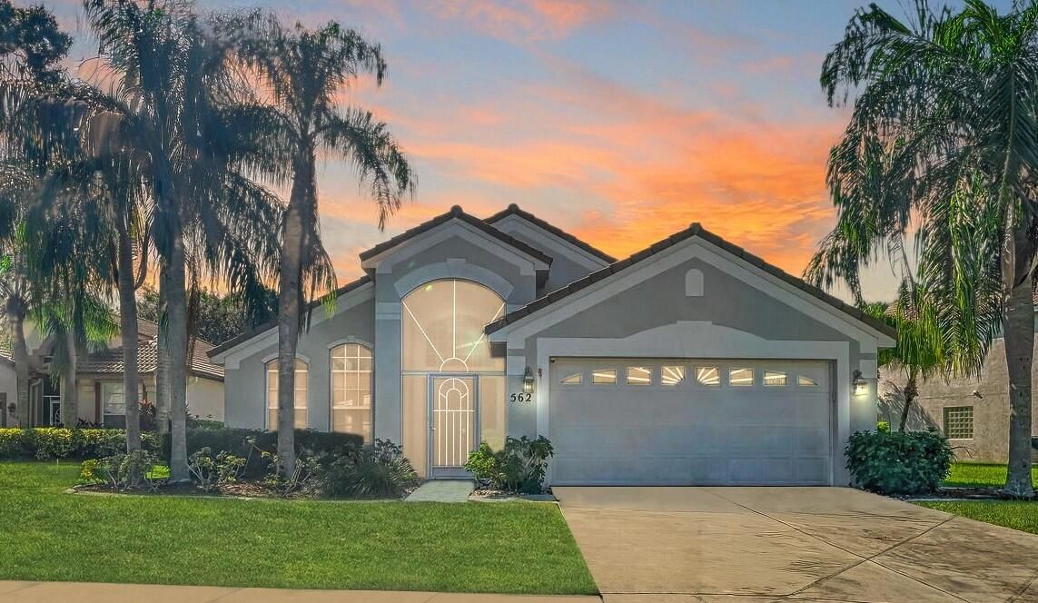 For Sale: $350,000 (3 beds, 2 baths, 1599 Square Feet)